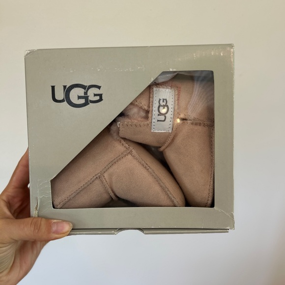 Infant ugg size small (2/3) light pink - Picture 1 of 6